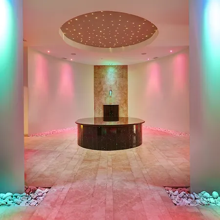 海普坎普宫时尚酒店 5*